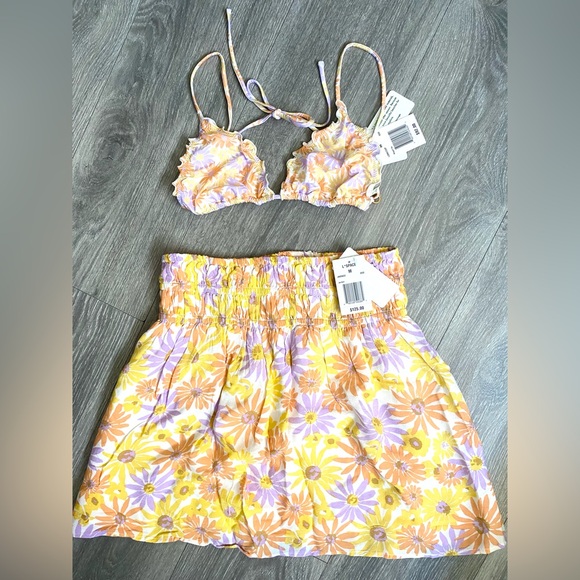 πΌNWT L*SPACE 2 PIECE SET! Bikini top and matching skirt! SIZE MEDIUMπΌ daisies - Picture 3 of 16